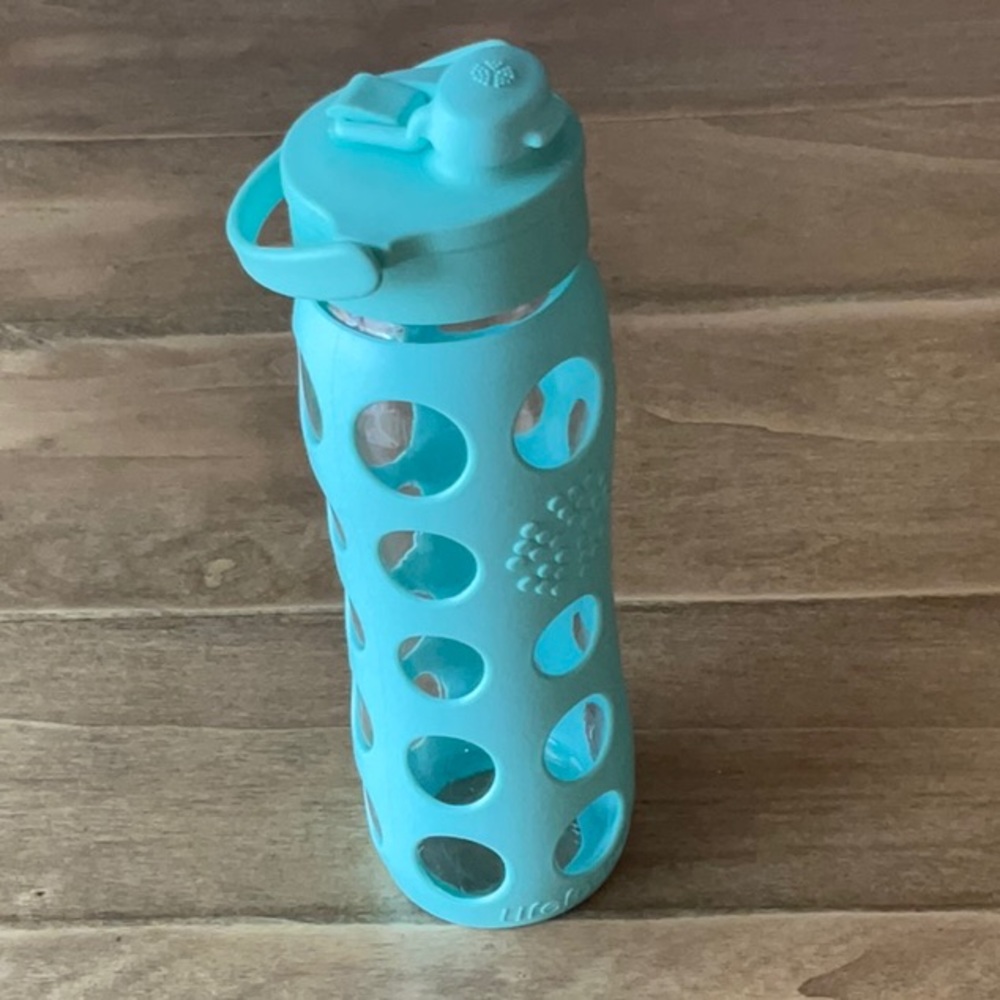 LifeFactory Glass water bottle 22 oz